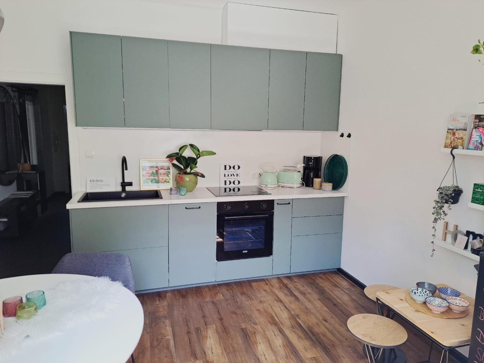 Apartment Wildflower In Privatvilla Im Herzen Merans Merano Exterior foto