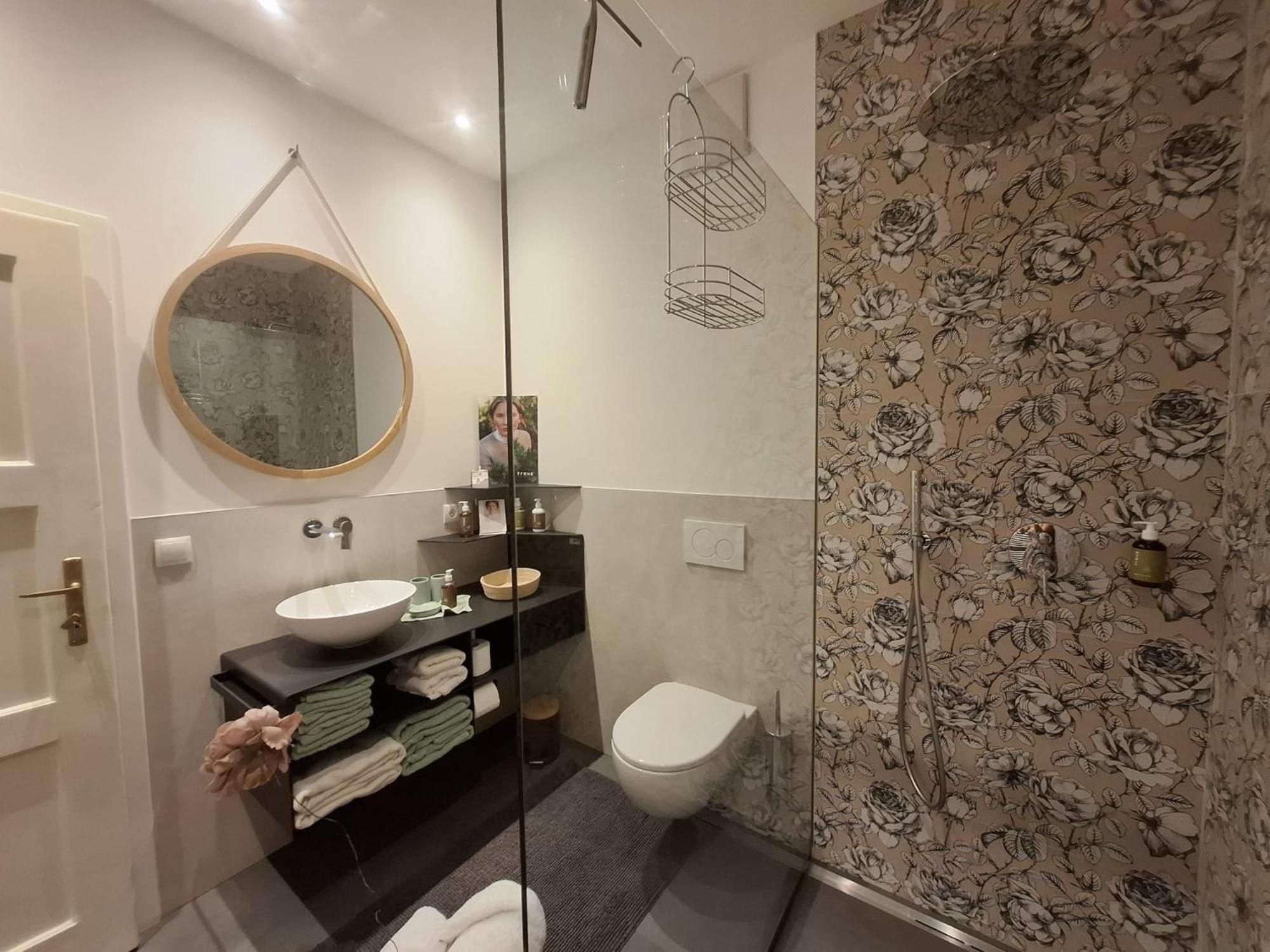 Apartment Wildflower In Privatvilla Im Herzen Merans Merano Exterior foto