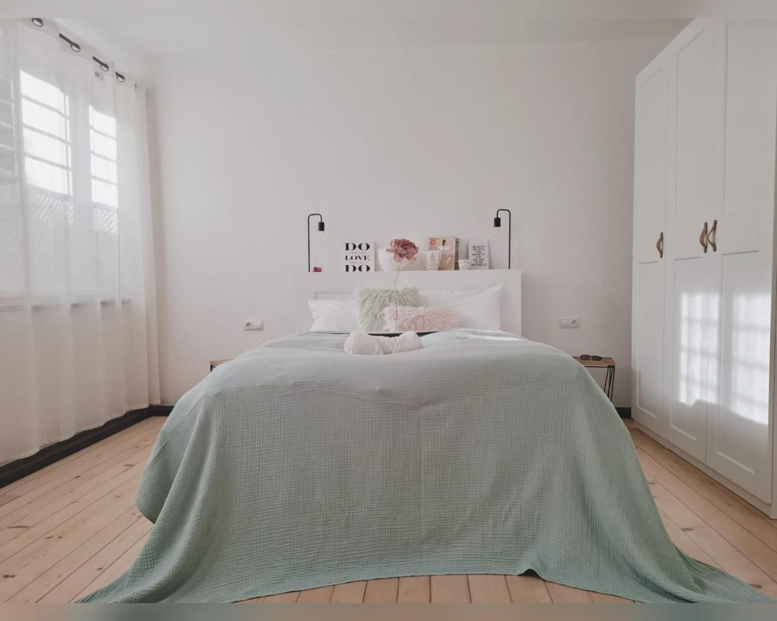 Apartment Wildflower In Privatvilla Im Herzen Merans Merano Exterior foto